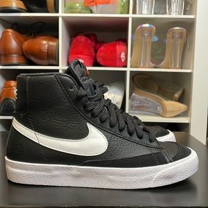 Nike Blazer Mid ‘77 Youth 5.5 Basketball Sneakers (Shoes)